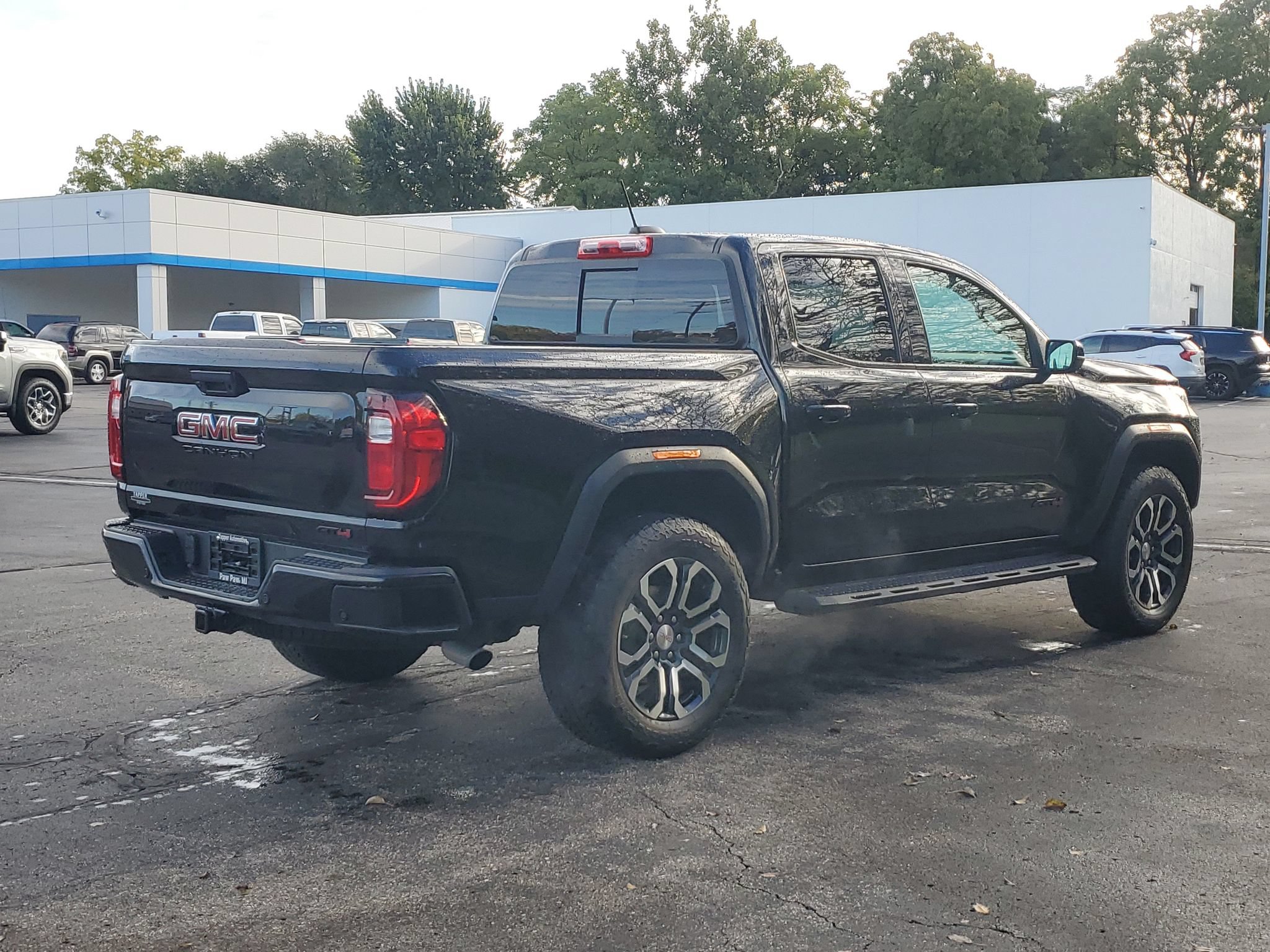 Used 2024 GMC Canyon AT4 w/ Canyon Safety Plus Package AWD/4WD image 4