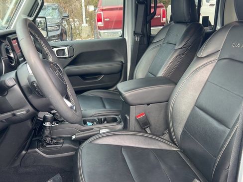 Used 2023 Jeep Wrangler Sahara image 7