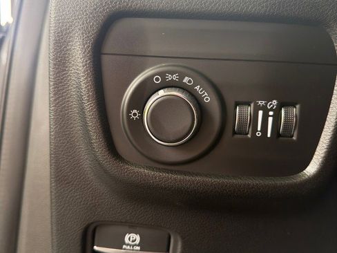 Used 2025 Jeep Grand Cherokee L Laredo image 32