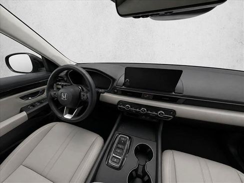 Used 2024 Honda Pilot Touring image 15