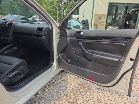 Used 2010 Volkswagen Jetta SE FWD image 23