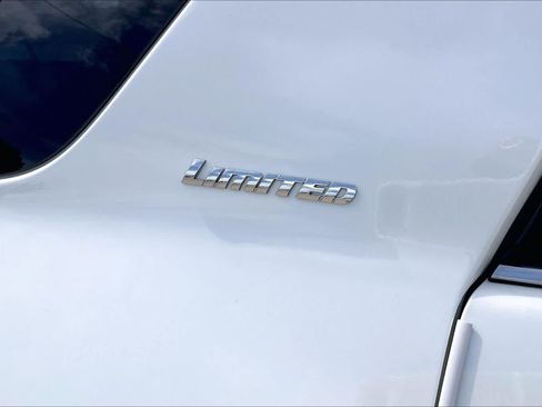 Used 2018 Toyota 4Runner Limited AWD/4WD image 6