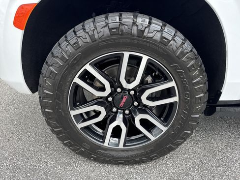 Used 2023 GMC Yukon AT4 w/ AT4 Premium Package AWD/4WD image 13