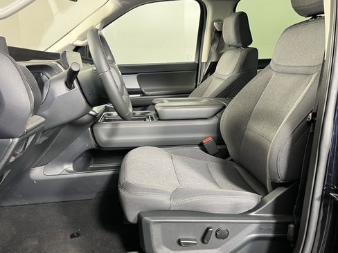 Used 2025 Ford Expedition Active image 10