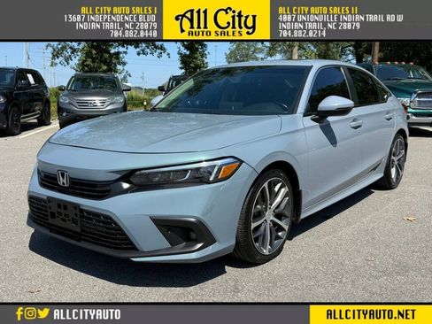 Used 2022 Honda Civic Touring image 3