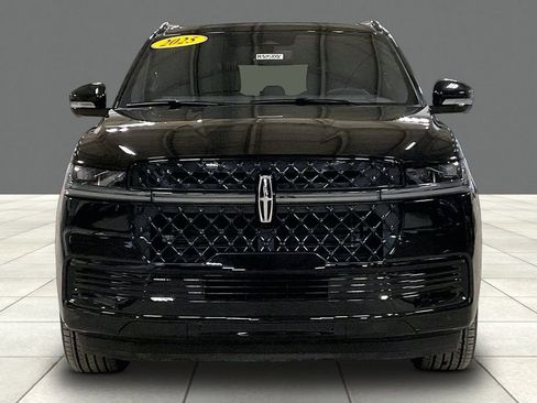 Used 2025 Lincoln Navigator L Reserve w/ Jet Appearance Package image 3