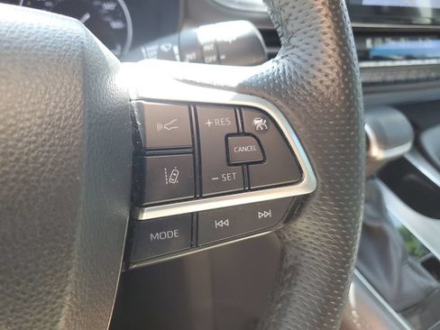 Used 2023 Toyota Sienna Limited FWD image 25
