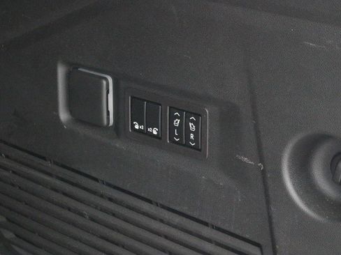 Used 2023 GMC Yukon AT4 w/ AT4 Premium Package image 13