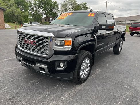 Used 2016 GMC Sierra 2500 Denali w/ Duramax Plus Package AWD/4WD image 30
