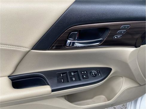 Used 2016 Honda Accord Touring image 9