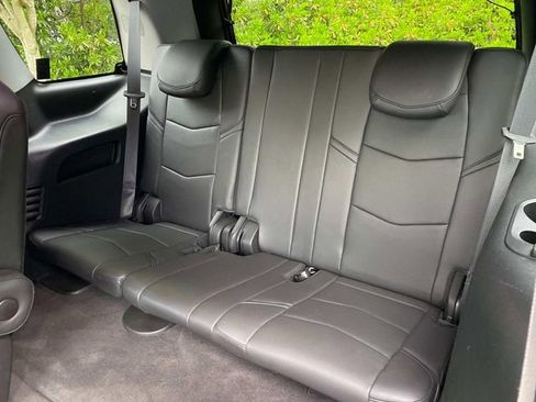 Used 2020 Cadillac Escalade Luxury RWD image 10