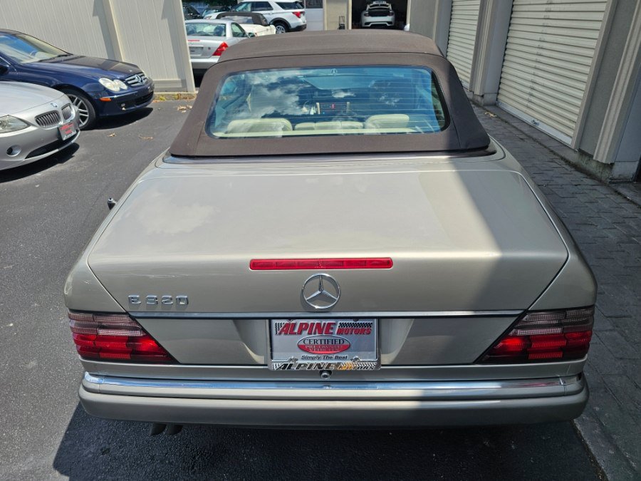 Used 1994 Mercedes-Benz E 320 Convertible image 21
