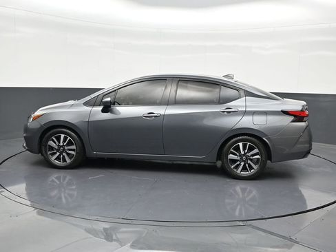 Used 2021 Nissan Versa SV FWD image 2