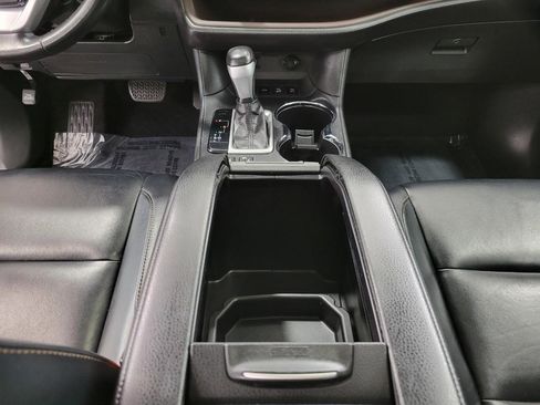 Used 2014 Toyota Highlander XLE image 18