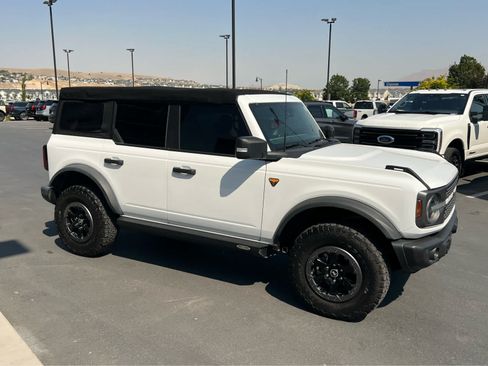 Certified 2022 Ford Bronco Badlands AWD/4WD image 5