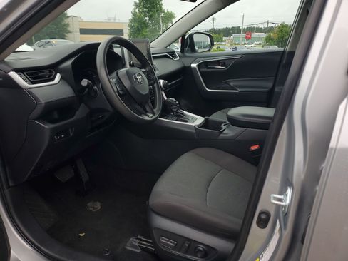 Used 2024 Toyota RAV4 XLE FWD image 16