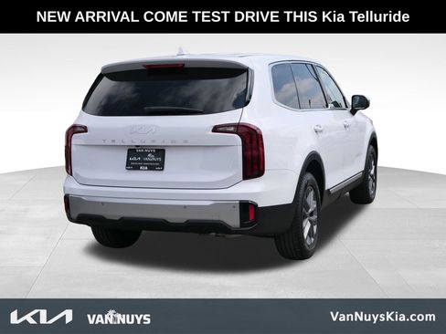 Used 2023 Kia Telluride LX image 3