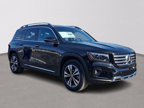 Used 2026 Mercedes-Benz GLB 250 4MATIC image 3