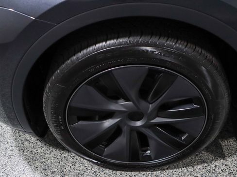 Used 2025 Tesla Model Y Long Range AWD/4WD image 11