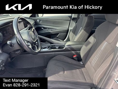 Used 2023 Hyundai Elantra SEL w/ Convenience Package image 17