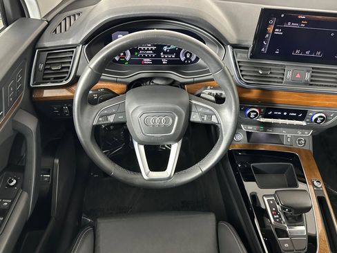 Used 2022 Audi Q5 e Premium w/ Convenience Package image 13