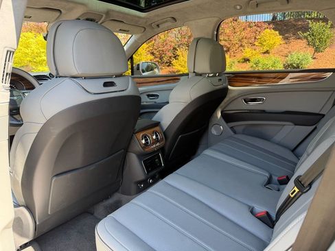 Certified 2025 Bentley Bentayga AWD/4WD image 35