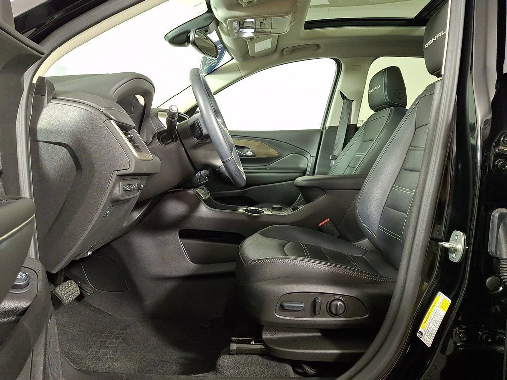 Used 2023 GMC Terrain Denali w/ Denali Premium Package AWD/4WD image 15