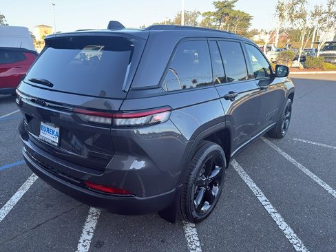 New 2025 Jeep Grand Cherokee Limited w/ Luxury Tech Group II image 19