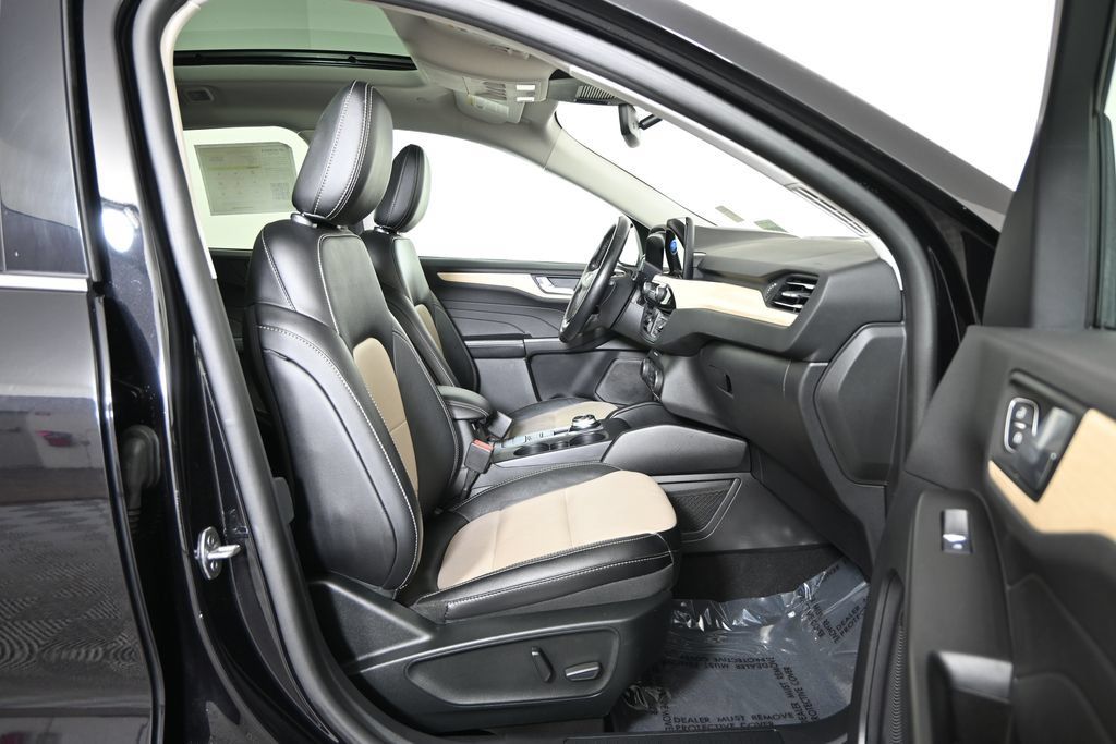 Used 2022 Ford Escape Titanium w/ Titanium Elite Package AWD/4WD image 13