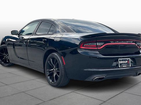 Used 2017 Dodge Charger SE w/ Blacktop Package image 11