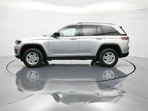 Used 2023 Jeep Grand Cherokee Laredo image 9
