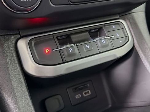 Used 2023 GMC Acadia SLT w/ Technology Package AWD/4WD image 19