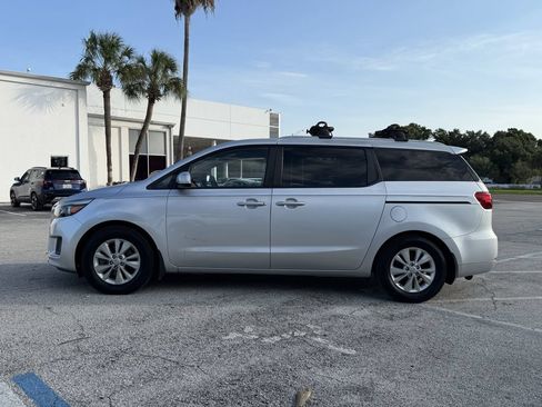 Used 2016 Kia Sedona LX w/ LX Convenience Package FWD image 7