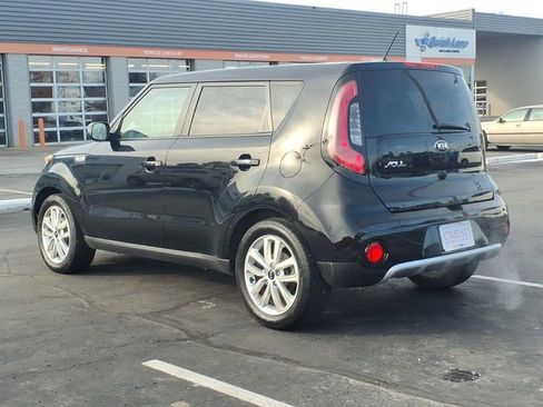 Used 2017 Kia Soul + image 4