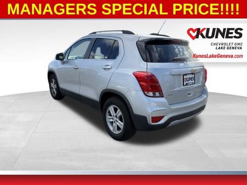 Used 2020 Chevrolet Trax LT w/ LT Convenience Package FWD image 9