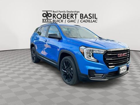 Used 2024 GMC Terrain SLE w/ Driver Convenience Package AWD/4WD image 2