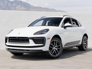 Certified 2022 Porsche Macan image 1