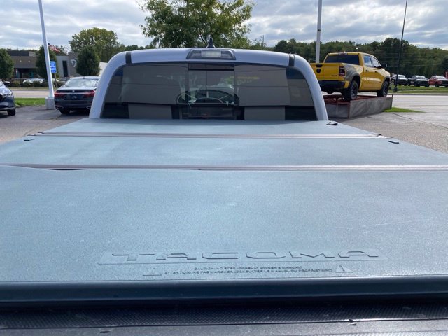 Used 2020 Toyota Tacoma TRD Sport w/ TRD Premium Sport Package AWD/4WD image 6