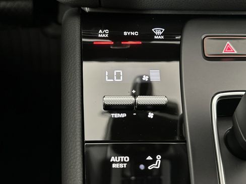 Certified 2025 Porsche Macan image 19