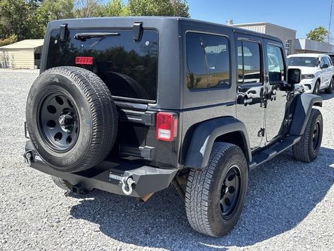 Used 2018 Jeep Wrangler Unlimited Sport S AWD/4WD image 3