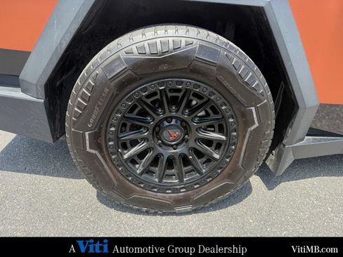 Used 2024 Tesla Cybertruck AWD Crew Cab image 14