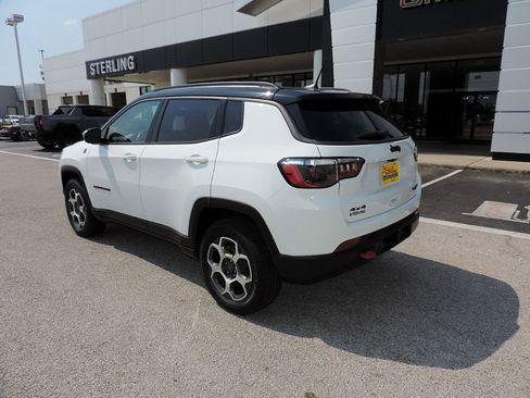 Used 2022 Jeep Compass Trailhawk w/ Trailhawk Convenience Group AWD/4WD image 7
