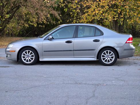 Used 2003 Saab 9-3 Arc FWD image 2