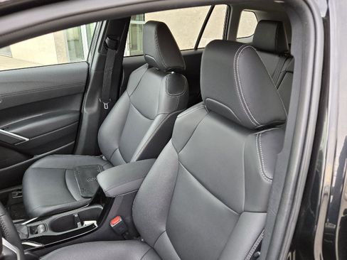 Used 2025 Toyota Corolla Cross XLE AWD/4WD image 7