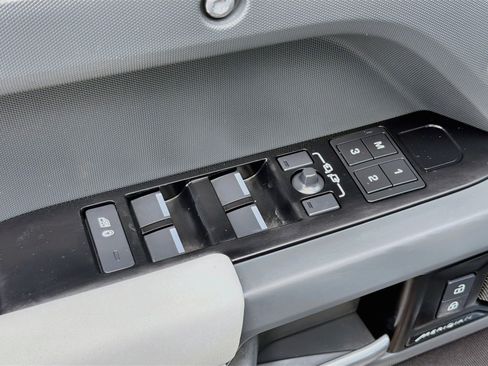 Used 2025 Land Rover Defender 110 S AWD/4WD image 22