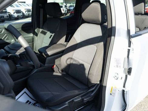 Used 2025 Chevrolet Colorado W/T image 13