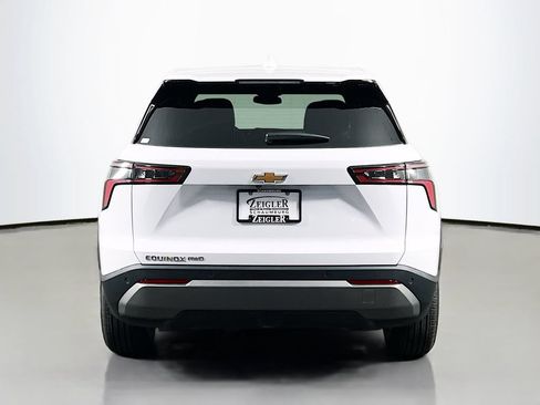 New 2026 Chevrolet Equinox LT w/ Convenience Package II AWD/4WD image 6