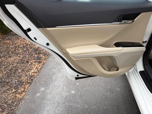 Certified 2020 Toyota Camry LE image 28