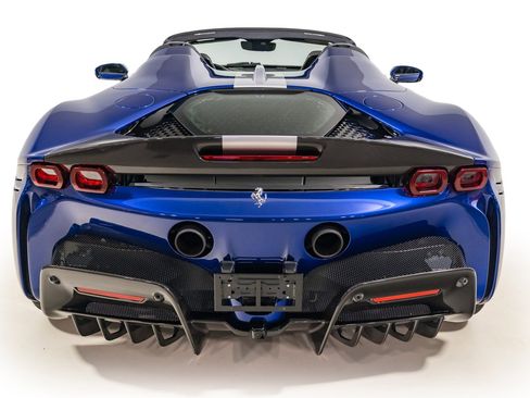 Used 2022 Ferrari SF90 Spider image 5