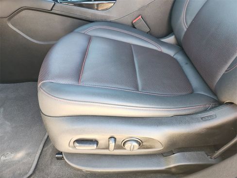 Used 2021 Chevrolet Blazer RS w/ Enhanced Convenience Package image 23